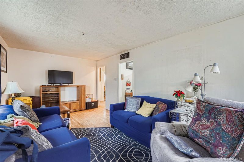 880 Kenton St, Aurora, CO 80010