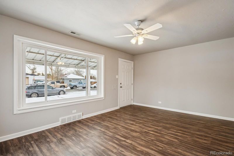 1680 Newark St, Aurora, CO 80010