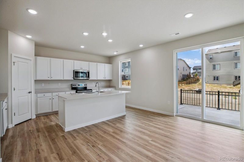 42591 Kinloch Trl, Elizabeth, CO 80107