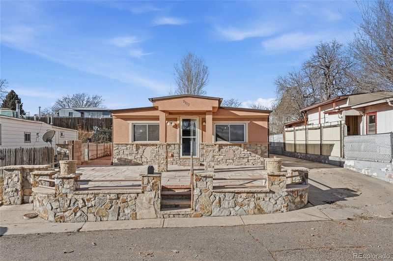 9113 N Moselle Ct, Denver, CO 80260