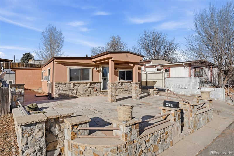 9113 N Moselle Ct, Denver, CO 80260