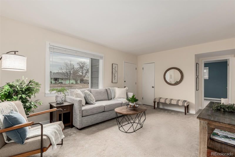 821 Victor St, Aurora, CO 80011