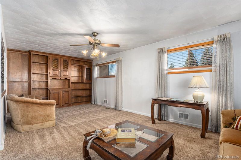 10767 Northglenn Dr, Northglenn, CO 80233
