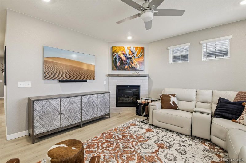 8887 Falcon St, Longmont, CO 80504