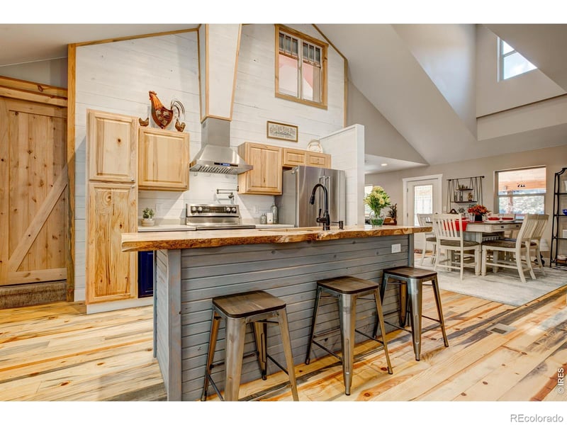 972 Aspen Dr, Lyons, CO 80540