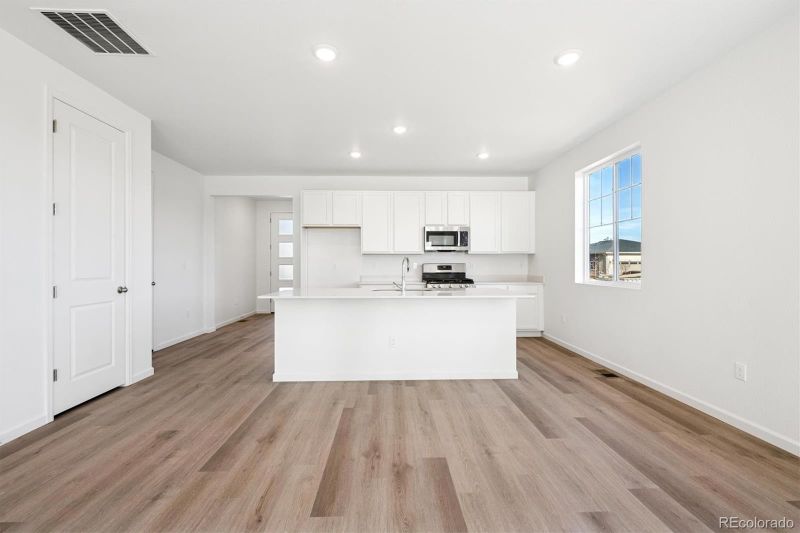 24716 E 41st Ave, Aurora, CO 80019