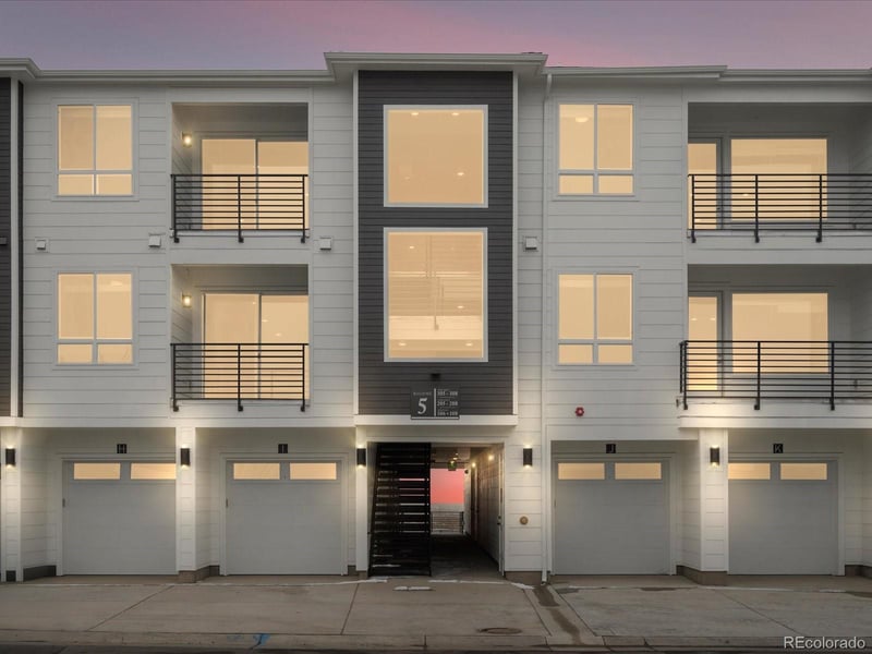 6153 N Ceylon St #206, Denver, CO 80249