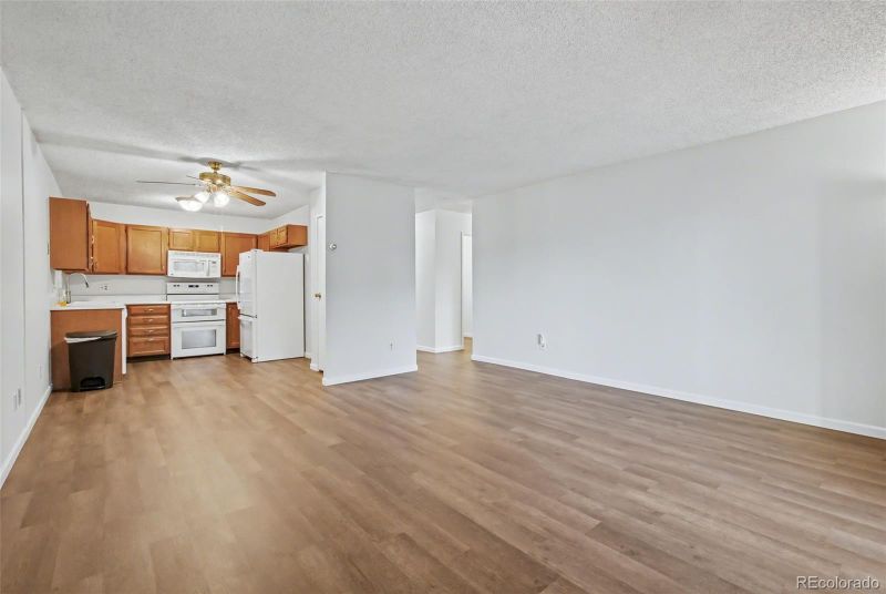 3184 S Heather Gardens Way #207, Aurora, CO 80014