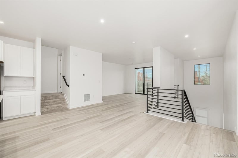 2076 S Holly St #1, Denver, CO 80222