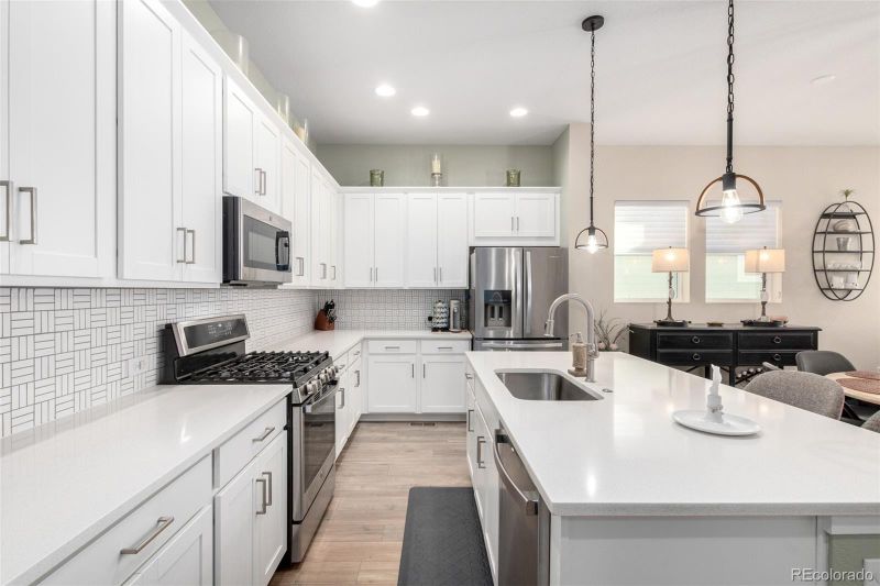 6010 N Netherland Ct, Aurora, CO 80019