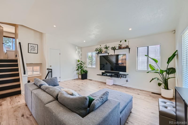 4600 Dillon St, Denver, CO 80239