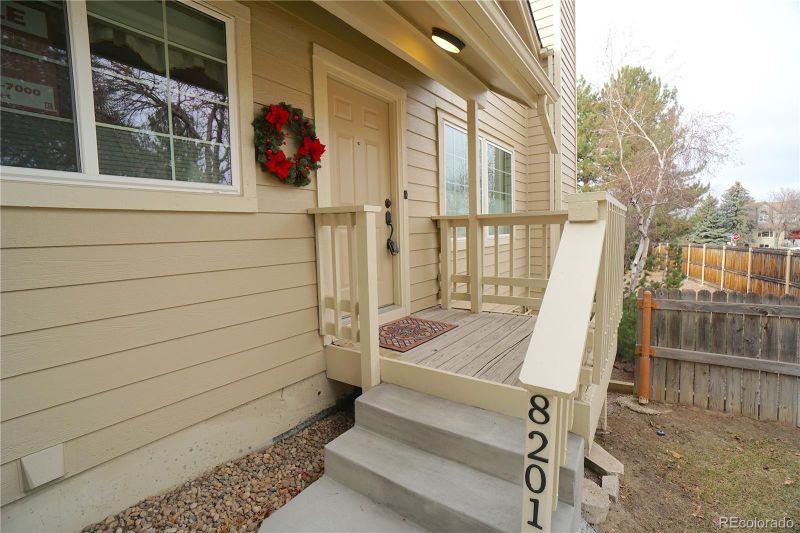 8201 S High Ct, Centennial, CO 80122