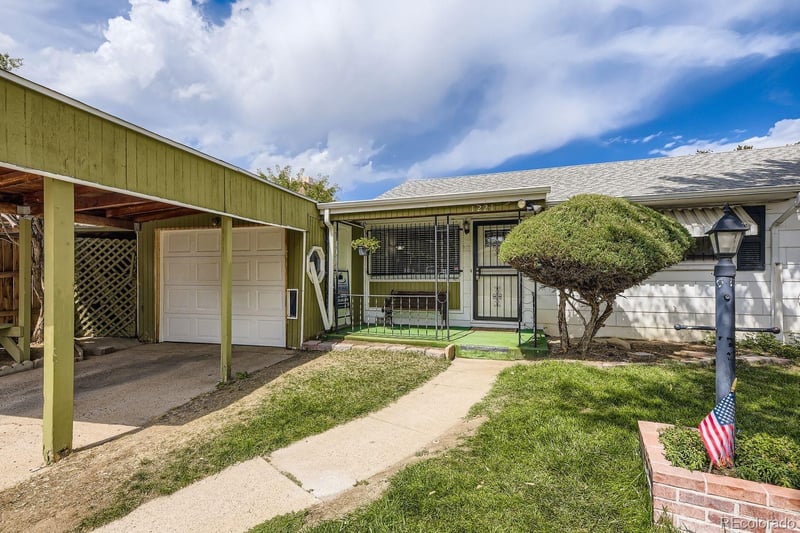 1221 S Quieto Way, Denver, CO 80223
