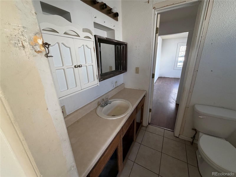 1042 S Raleigh St, Denver, CO 80219