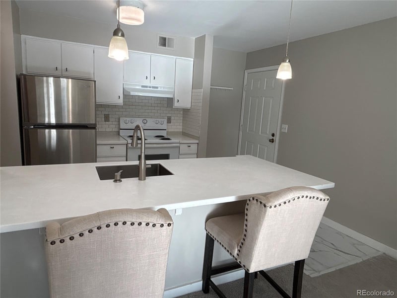 2575 S Syracuse Way #J102, Denver, CO 80231