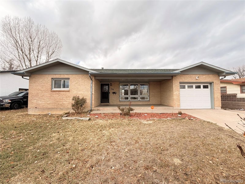 162 Fordham Cir, Pueblo, CO 81005
