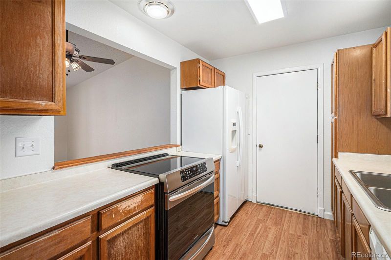 21164 E Powers Cir, Centennial, CO 80015