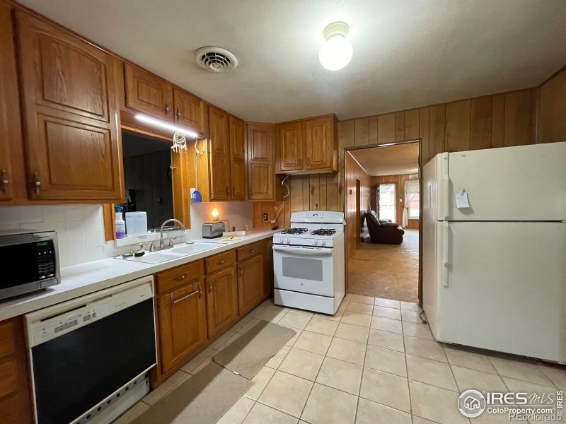 220 New York Ave, Stratton, CO 80836