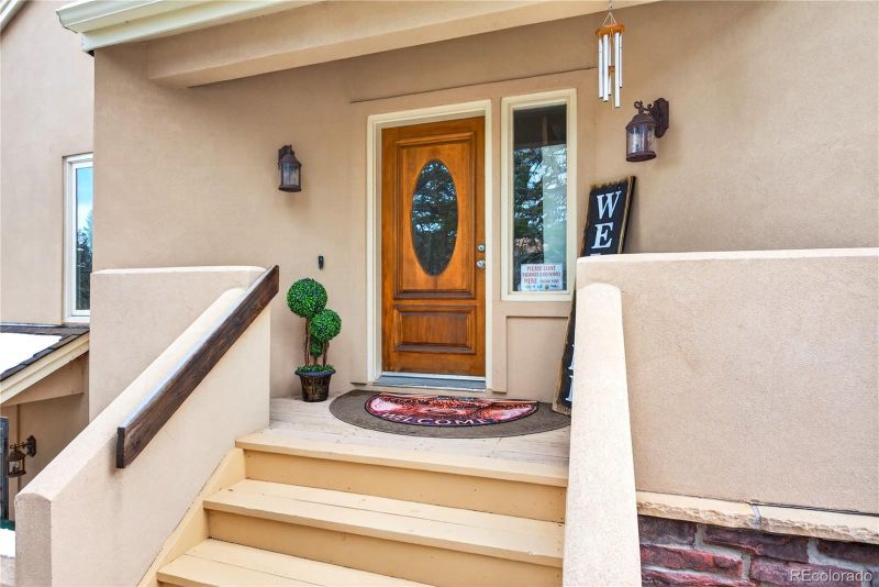 6570 S Pike Dr, Larkspur, CO 80118