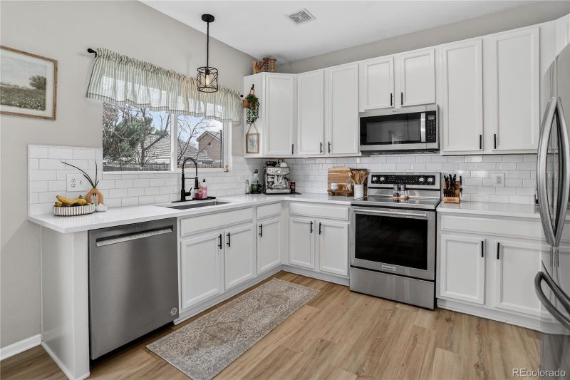 2422 S Genoa Way, Aurora, CO 80013
