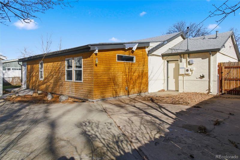 941 Quentin St, Aurora, CO 80011