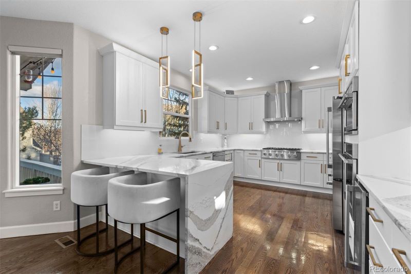 25045 E Park Crescent Dr, Aurora, CO 80016