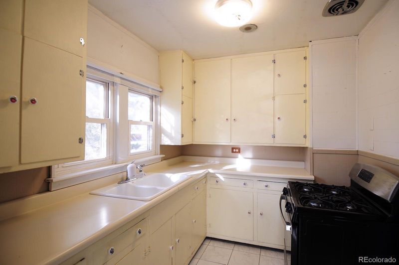 700 W Radcliff Ave, Englewood, CO 80110