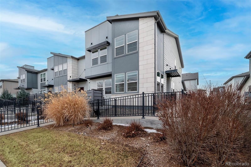 16206 E Warner Dr, Denver, CO 80239