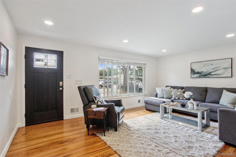 3195 Uvalda St, Aurora, CO 80011