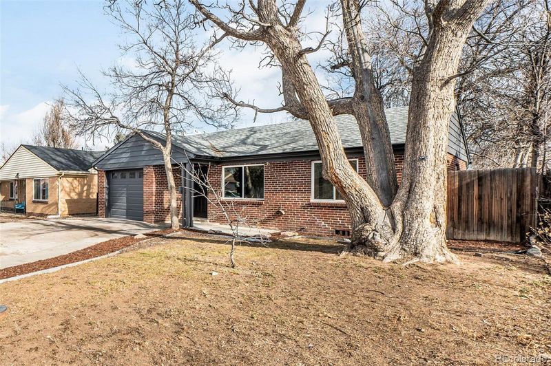 1350 Dallas St, Aurora, CO 80010
