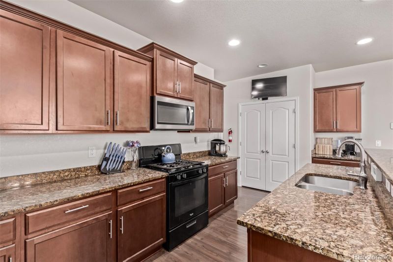 4608 E 95th Ave, Thornton, CO 80229