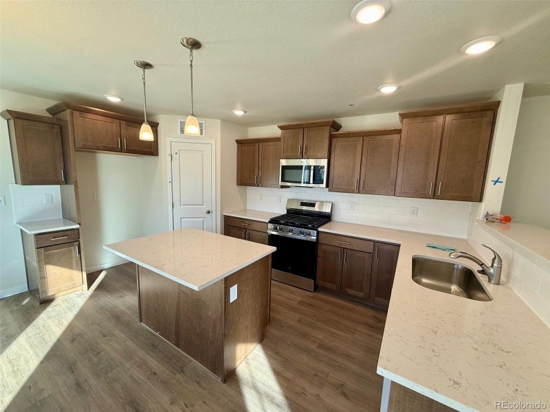 727 N Clubview St, Watkins, CO 80137