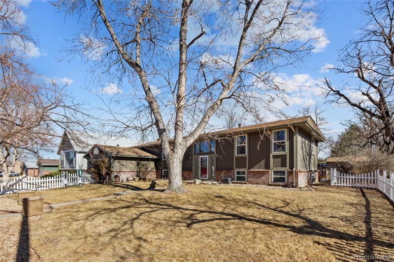 11895 E Louisiana Ave, Aurora, CO 80012