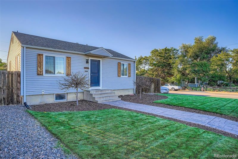 2097 Hanover St, Aurora, CO 80010