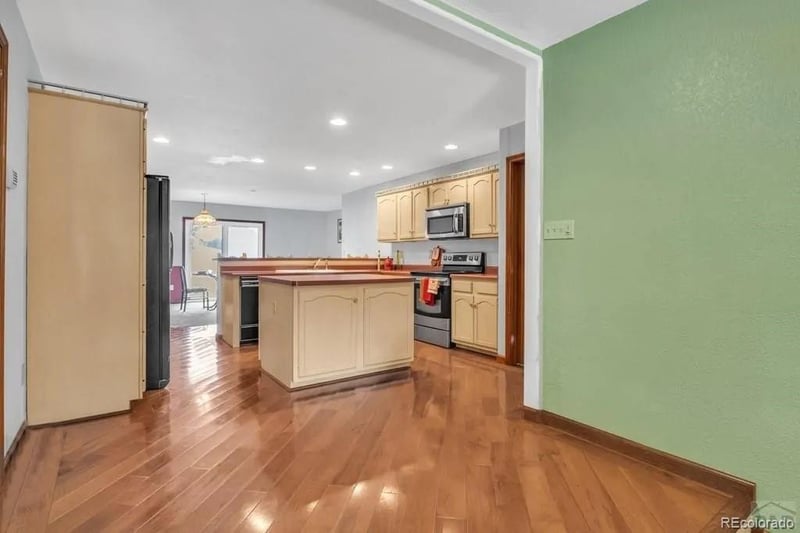 2 Meadow Ln, Swink, CO 81077