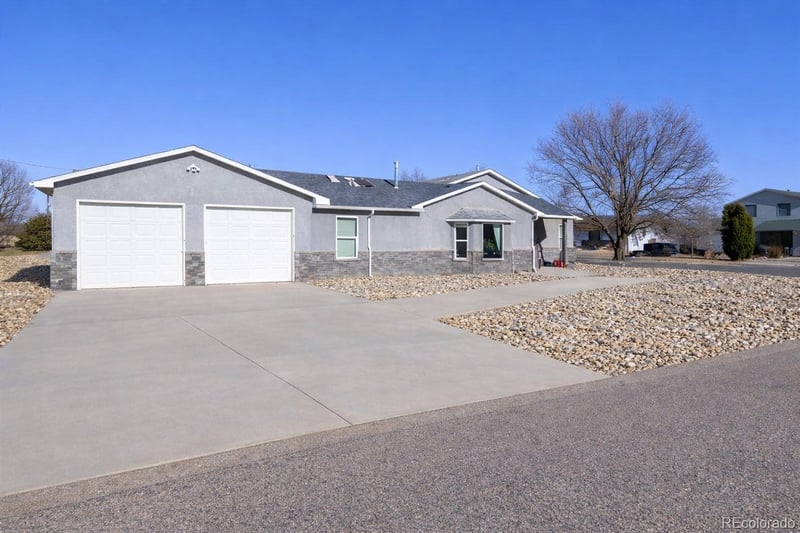 2 Meadow Ln, Swink, CO 81077