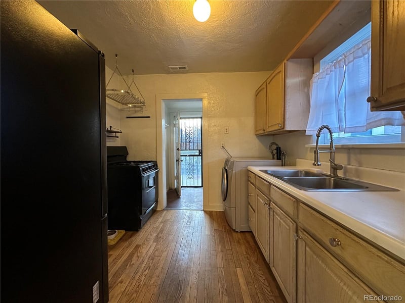 665 S Hazel Ct, Denver, CO 80219