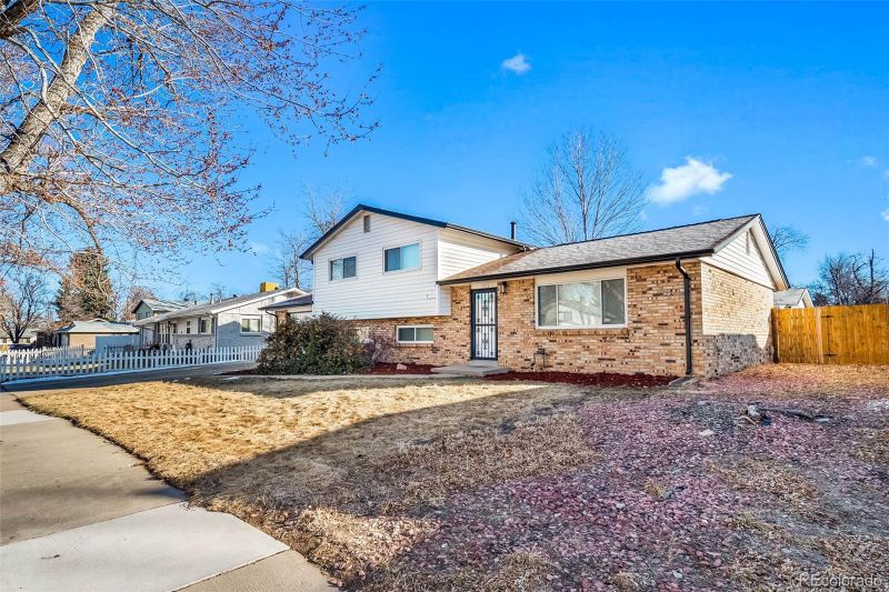 936 S Moline St, Aurora, CO 80012