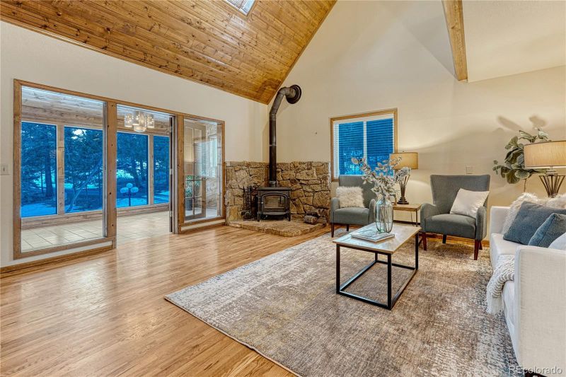 909 S West St, Woodland Park, CO 80863