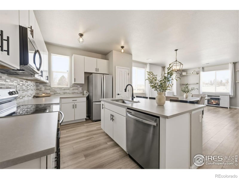 2463 Harlequin Pl, Johnstown, CO 80534