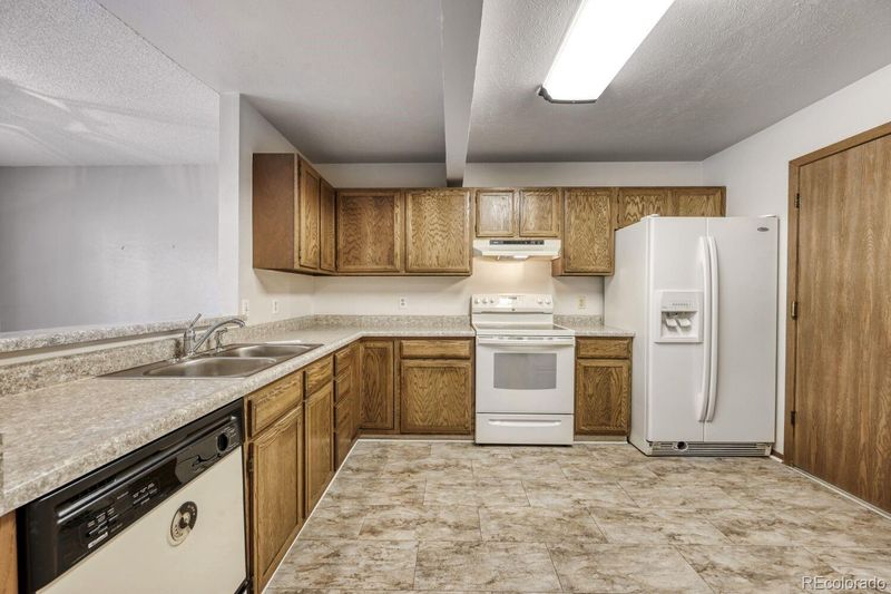15455 E Louisiana Ave, Aurora, CO 80017
