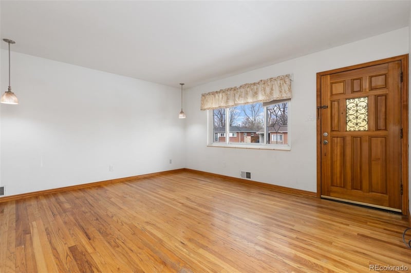 3095 S Zurich Ct, Denver, CO 80236