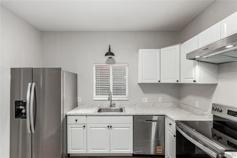 725 Knox Ct, Denver, CO 80204