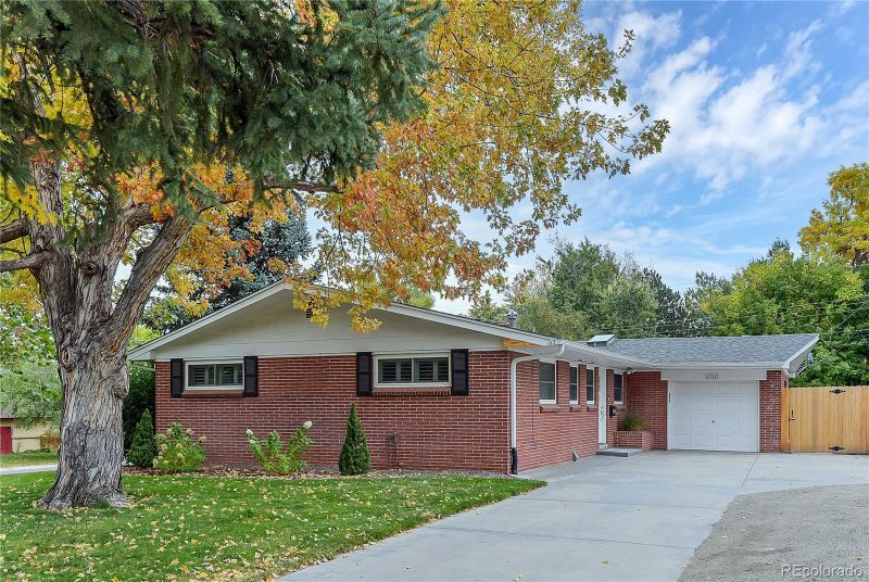6710 S Foresthill St, Littleton, CO 80120