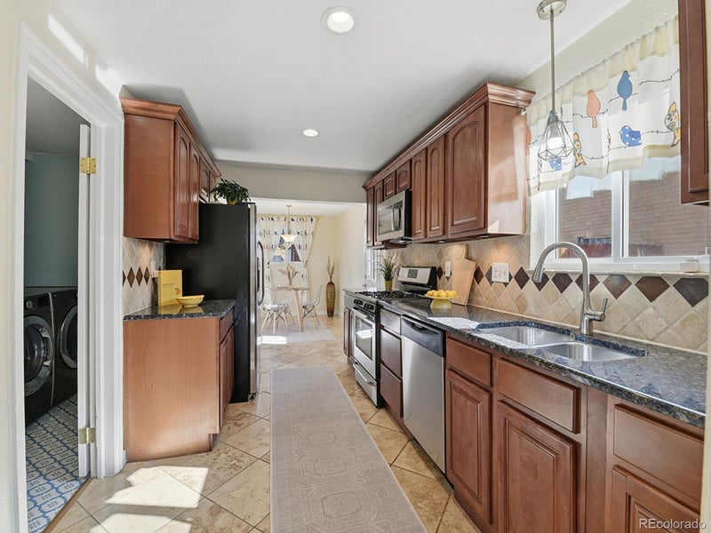 2870 Ivanhoe St, Denver, CO 80207
