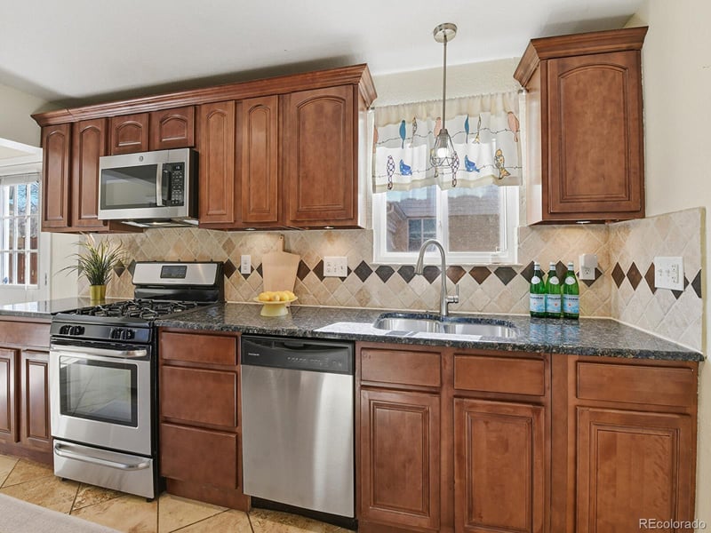 2870 Ivanhoe St, Denver, CO 80207