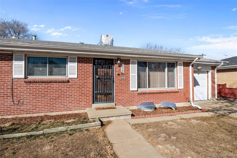 3219 Uvalda St, Aurora, CO 80011