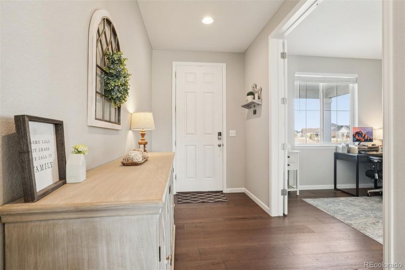7136 S Vandriver Way, Aurora, CO 80016