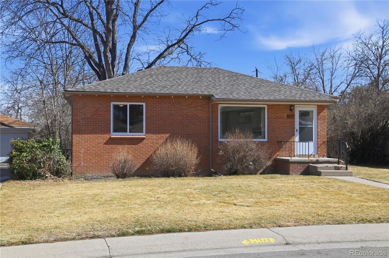 2592 S Uno Way, Denver, CO 80219