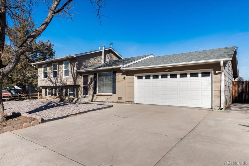2118 S Mobile Way, Aurora, CO 80013